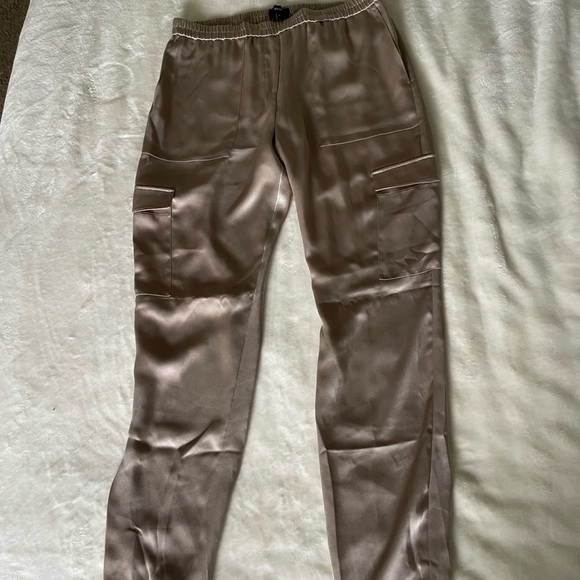 Theory Satin Silk Cargo Pants in Mushroom NWOT - Picture 12 of 13